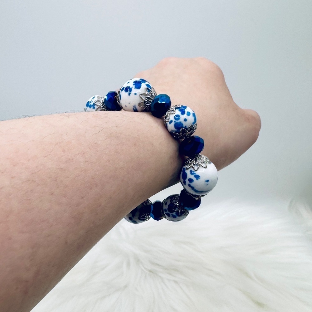 Large Beads Blue & White Statement Beaded Bracelet - Picture 6 of 7